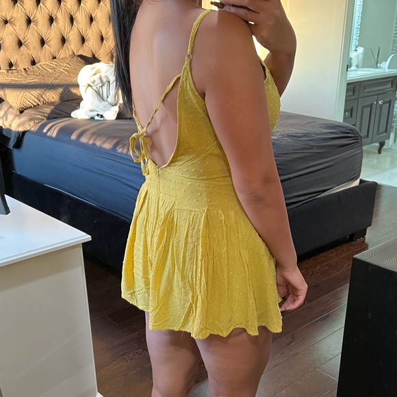 Yellow Jumper size small - Picture 2 of 2